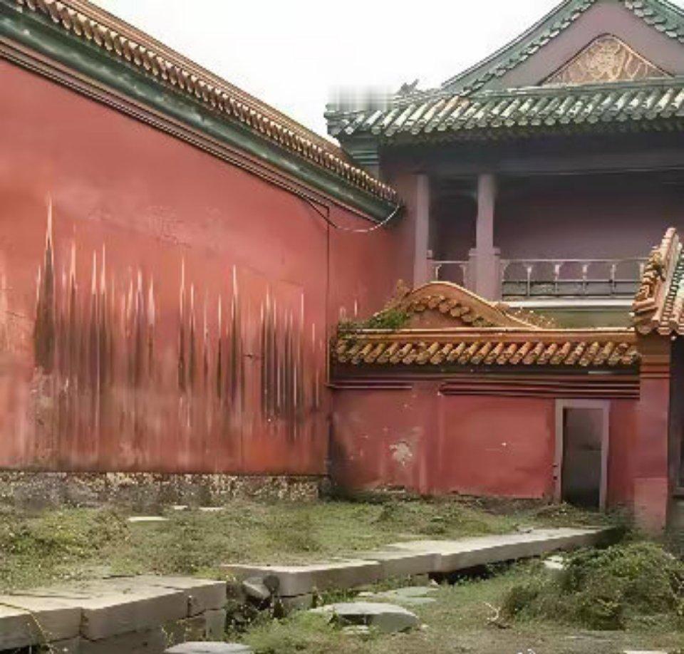 不要被电视剧骗了，这才是真实的冷宫，住一个月不抑郁才怪呢。 ​​​