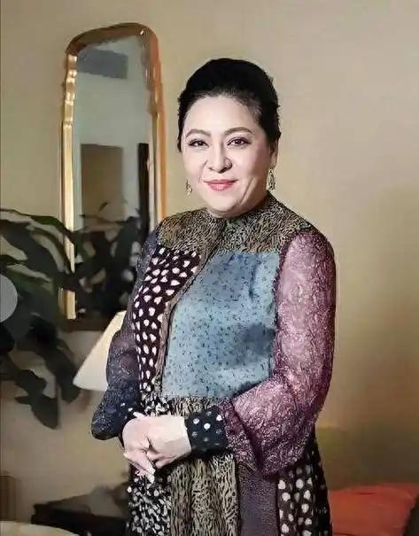 陈岚奉劝大家千万不要移民美国，因为她有很多朋友这几年都想离开美国回来。但头疼的是