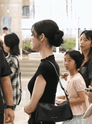 黑色，纯净，美美的