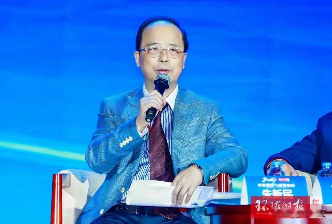 台湾政治大学外交学系兼任教授朱新民对此表示，此次访陆释出了两岸促成和平关系的一个