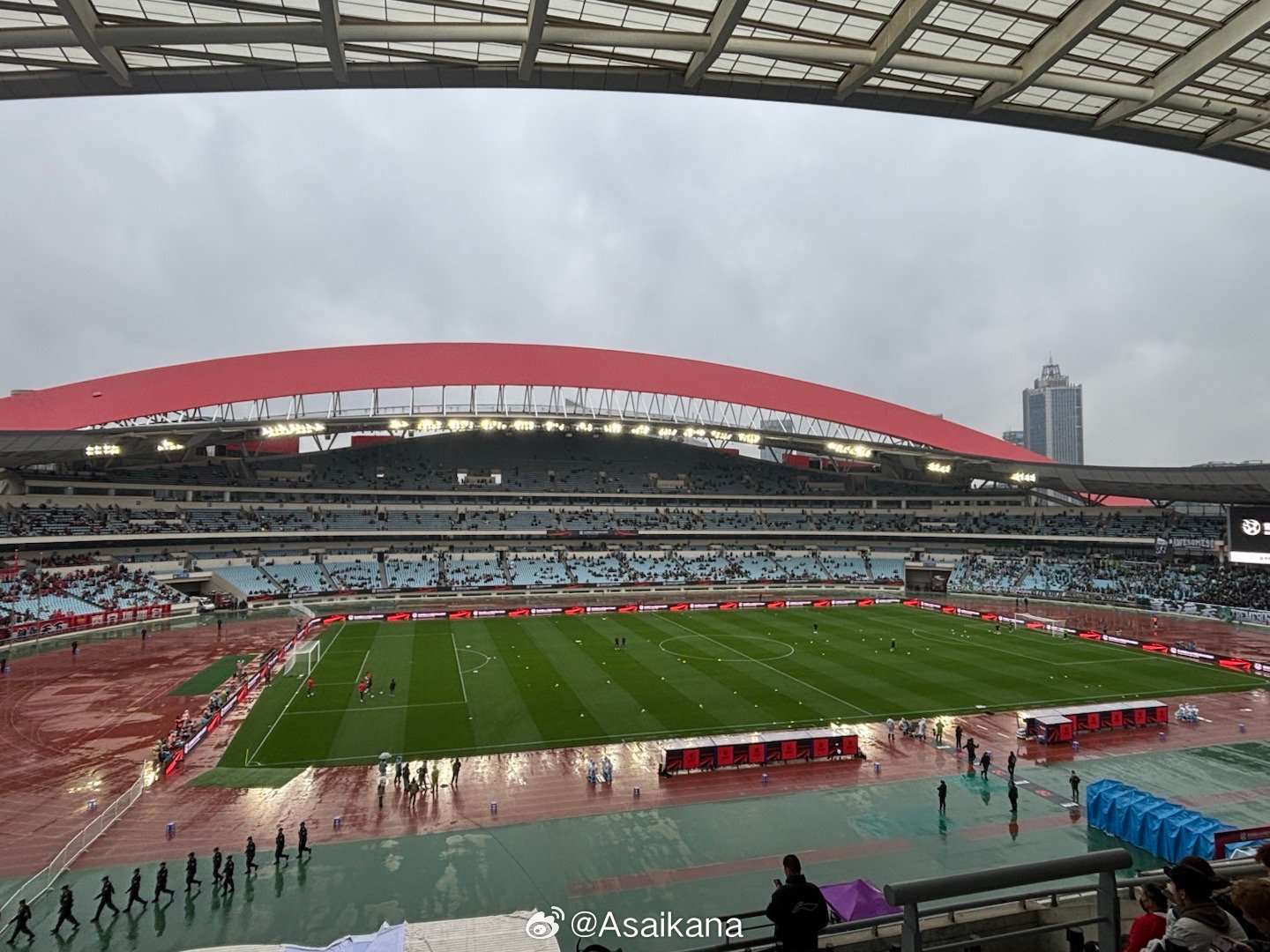 华东普遍降雨，今日超级杯将是雨战。虽然天气不好又逢单休，仍有不少京沪球迷来宁观战