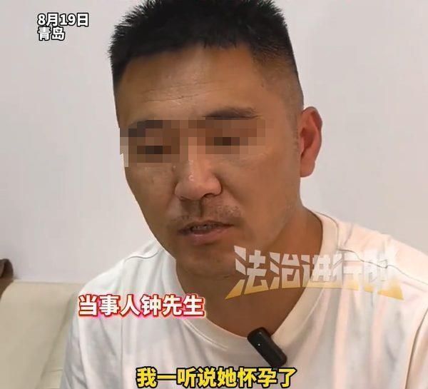 相识十天就怀孕，结婚十二年，两个儿子都不是亲生的。
青岛钟先生直到翻看妻子手机才