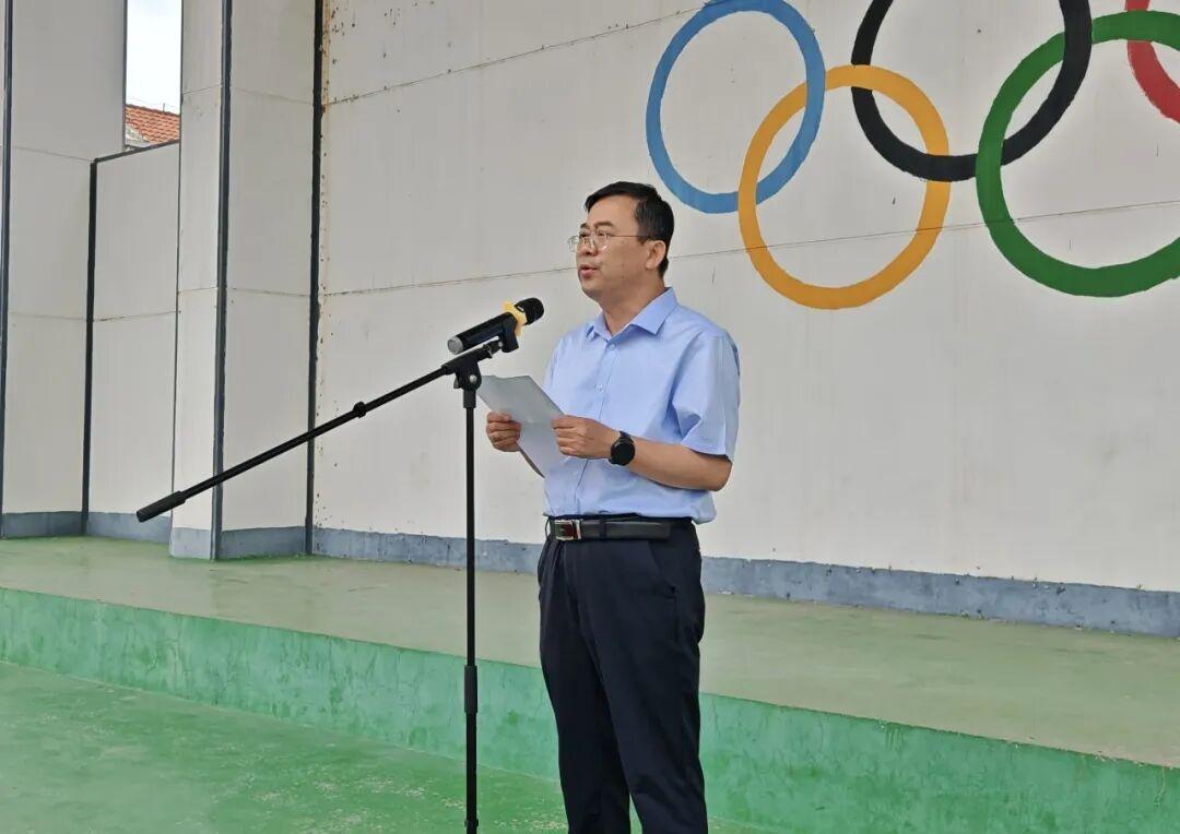 临沂三中校长杜传强，在6月15日上午举行的升旗仪式暨高三启动大会上，发表语重心长
