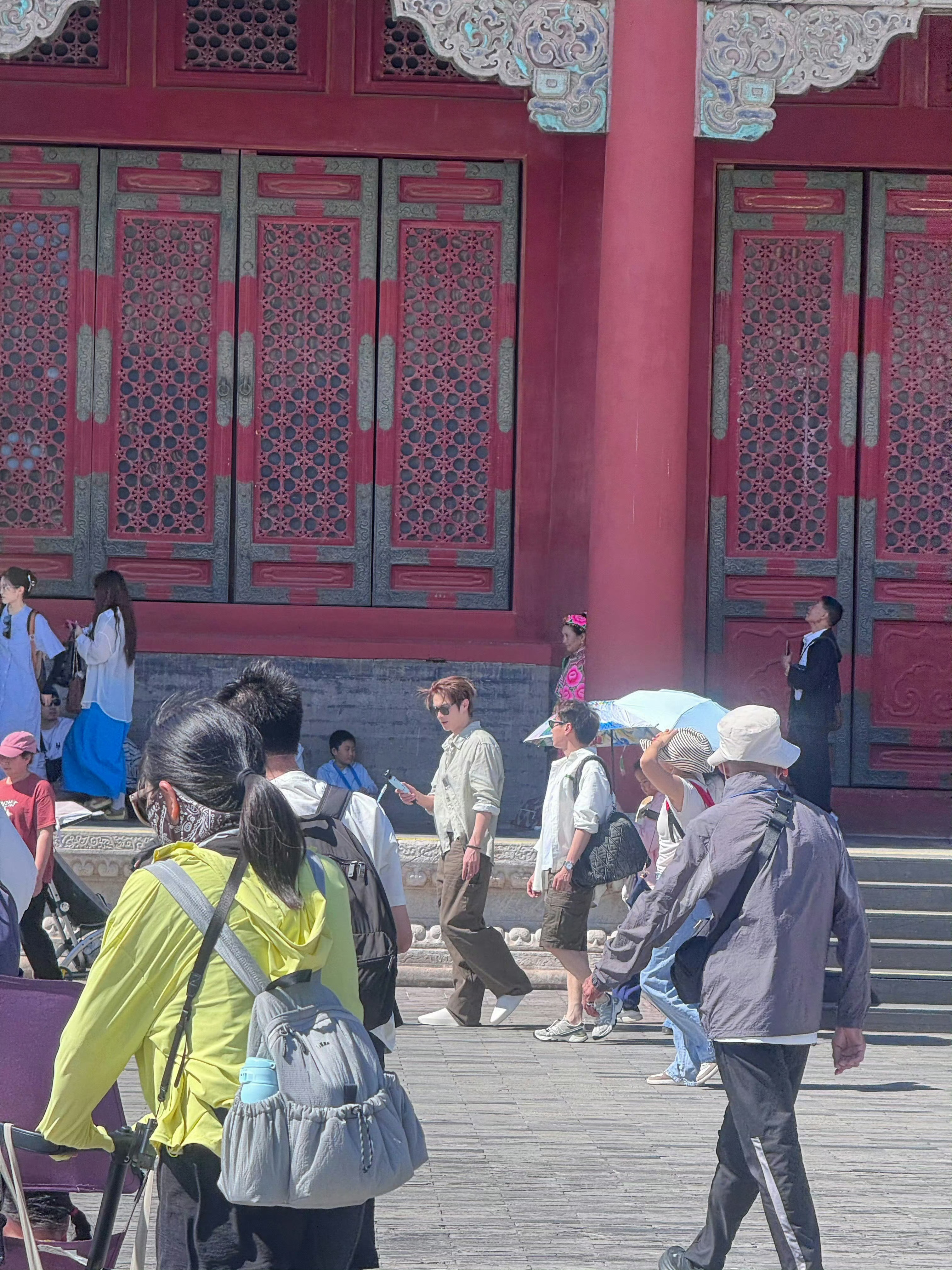 许凯被路人在故宫偶遇了玩的开心啊，期待soso多多营业期待新的vlog许凯许凯
