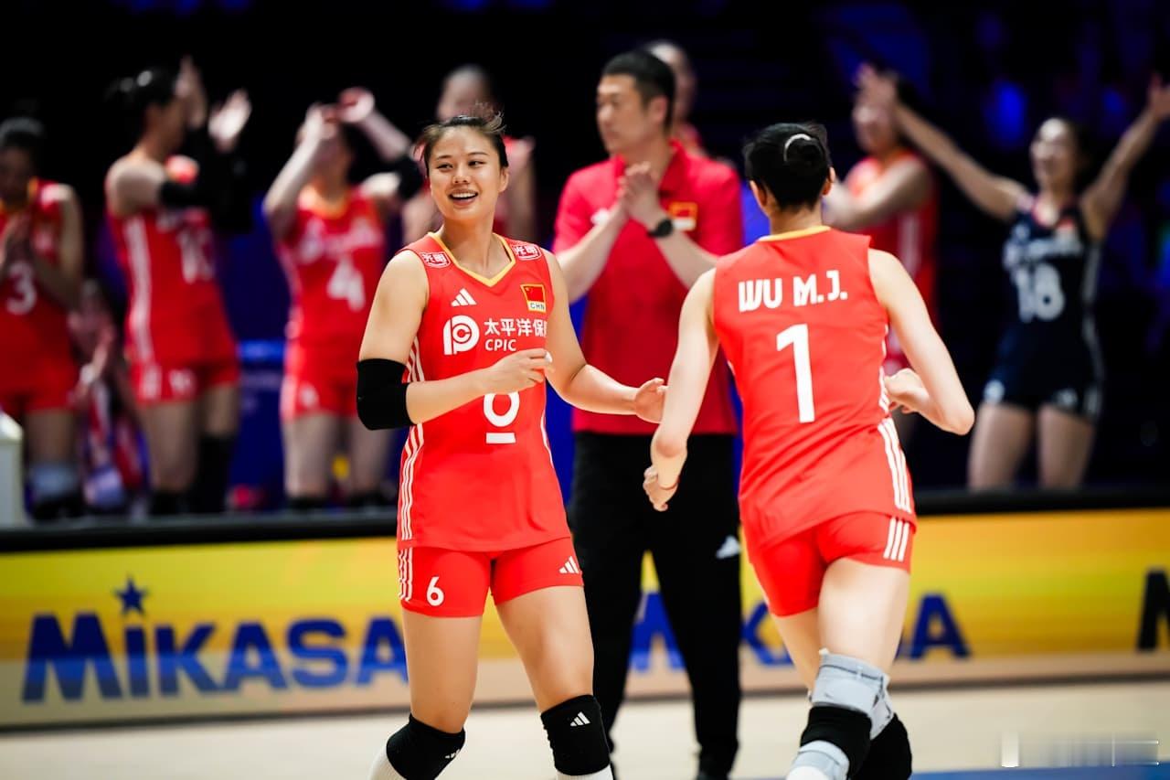 中国女排3比1日本女排2025世界女排联赛几位日本球迷还聊到了中国女排  有日本