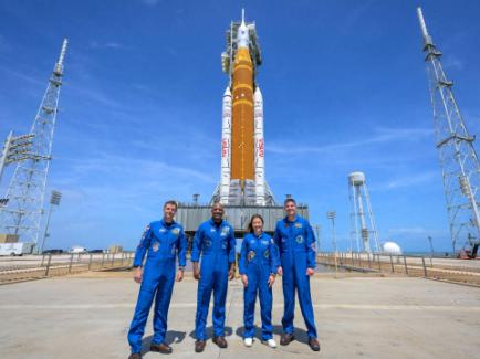 重返月球绝非空谈？幕后巨头硬核支撑，高端制造才是真底牌

大伙儿别再觉得美国重返