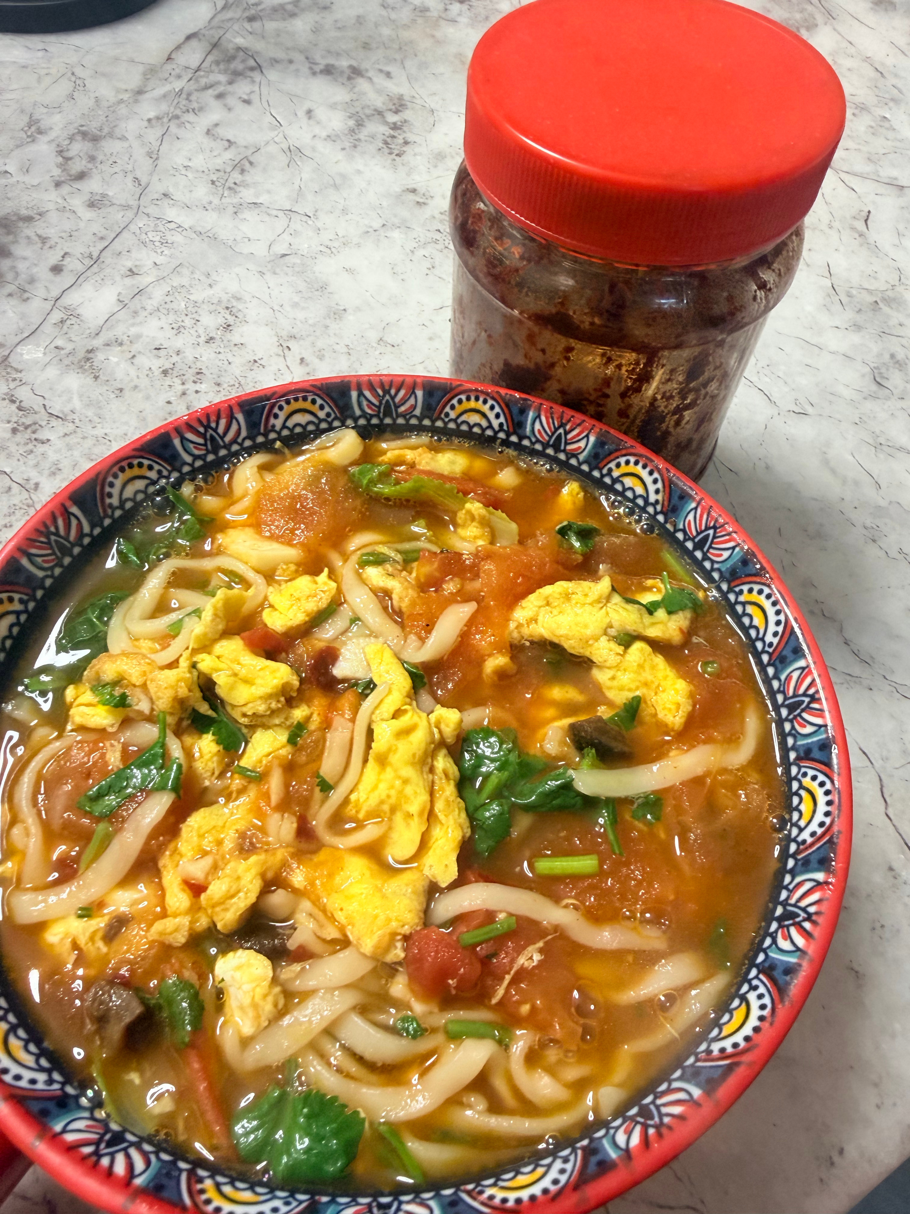 下雪天来碗热乎乎汤面条～（我在小🍠买的辣椒酱 超好吃！平时买的感觉都不够辣 只