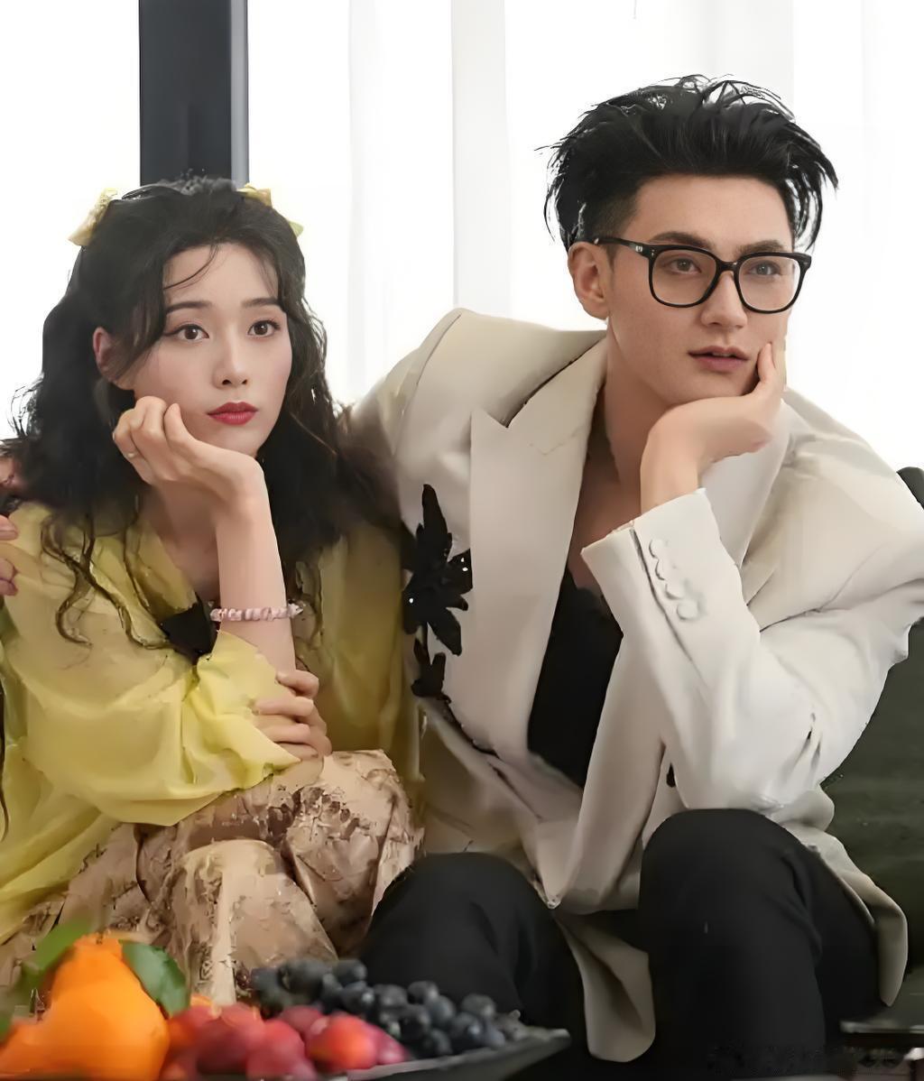 黄子韬直播说徐艺洋去试婚纱了  黄子韬直播说徐艺洋去试婚纱了，想看想看！ 黄子韬