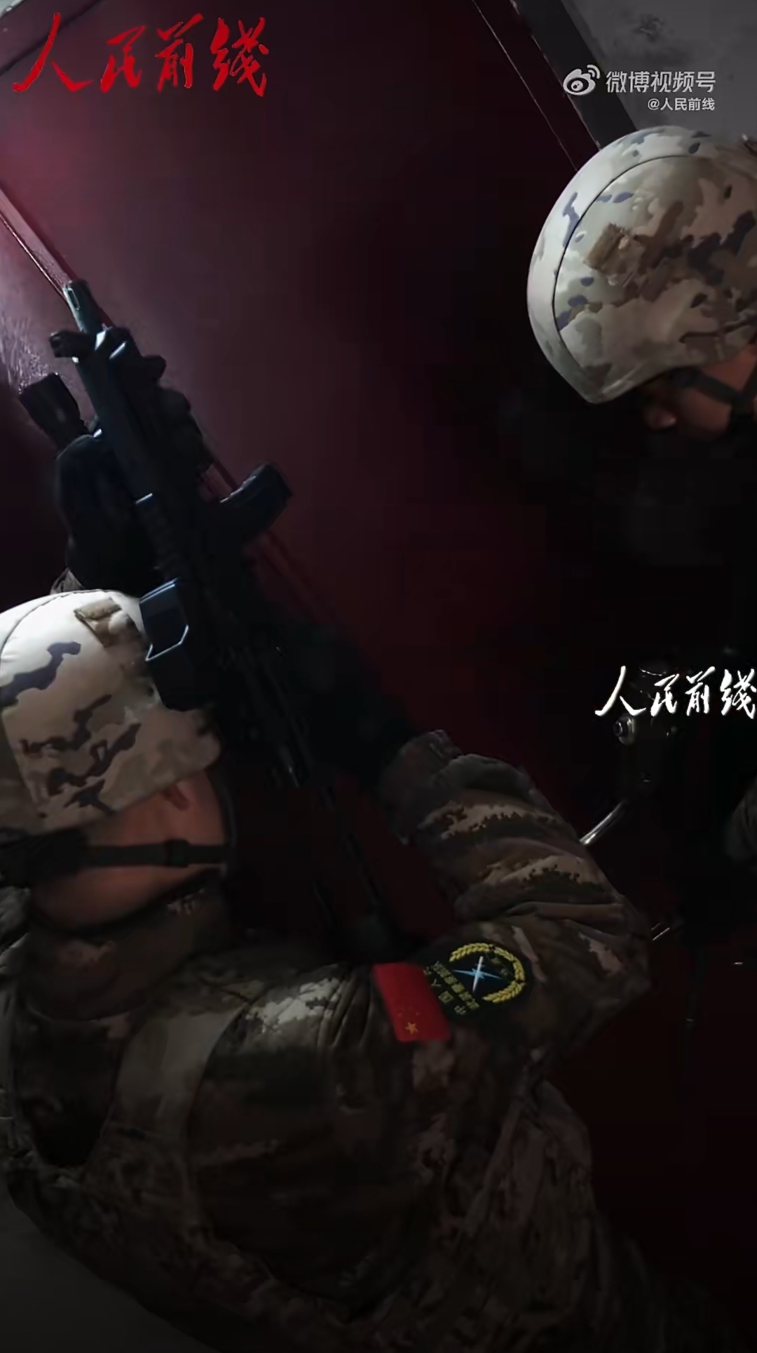 单从手法上来说，更接近查普曼握法吧 