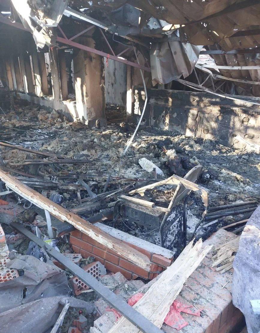 塔斯社消息：

乌克兰无人机袭击了正在庆祝新年的平民聚集地。

赫尔松地区一家咖