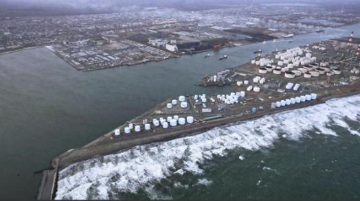 就在大家以为日本政坛的戏码够热闹时，老天爷突然给日本敲了一记震耳欲聋的警钟。这绝
