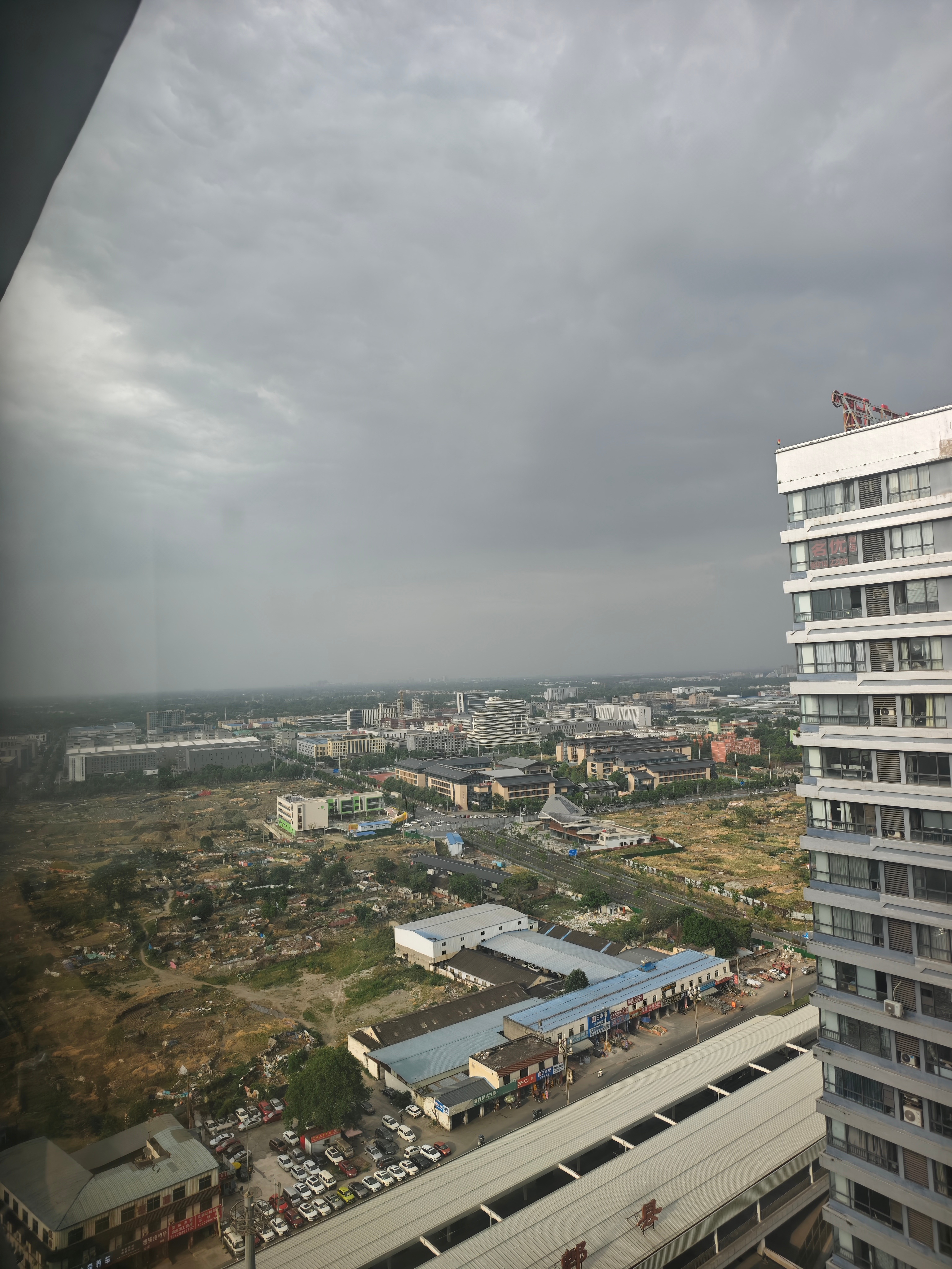 好热，晚上要下大暴雨了吧