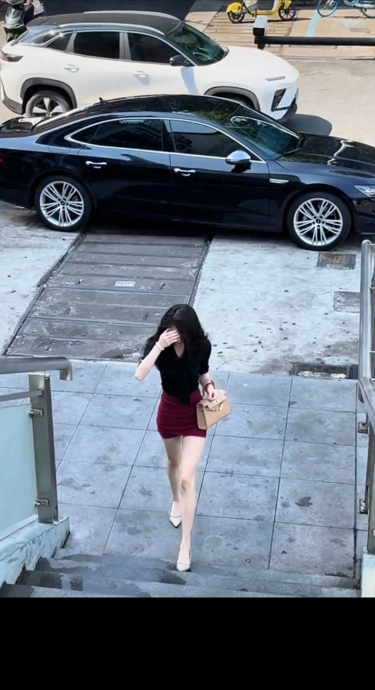 “听说每个穿polo 衫的男人身边 都有一位穿包臀裙的女人，包臀裙有了...