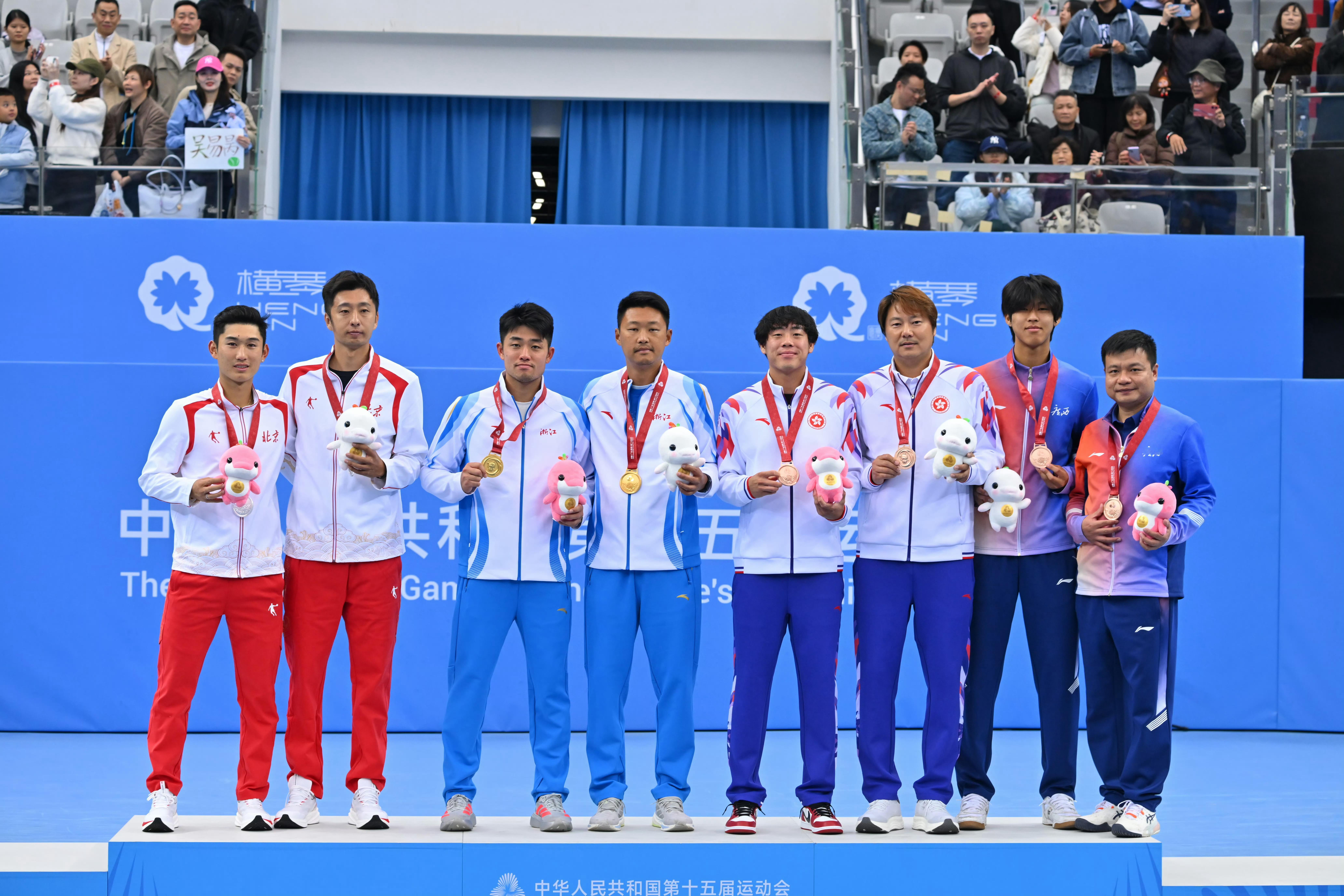 第十五届全运会网球男单项目奖牌归属：🏅金牌：吴易昺（浙江）🥈银牌：商竣程（北