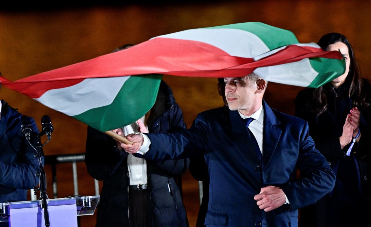 匈牙利人民被骗了，半年后就能看到，就象当年伊拉克人推翻萨姆一样，现在后悔了吧。