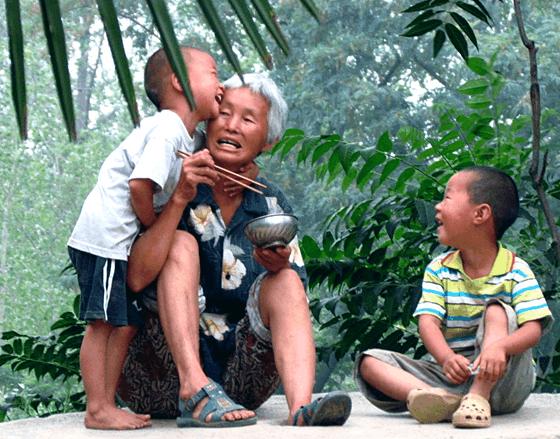 何为长孙？
年龄最大的孙子？
还是长子家的孙子？
跟友友们请教一下[作揖]
独生