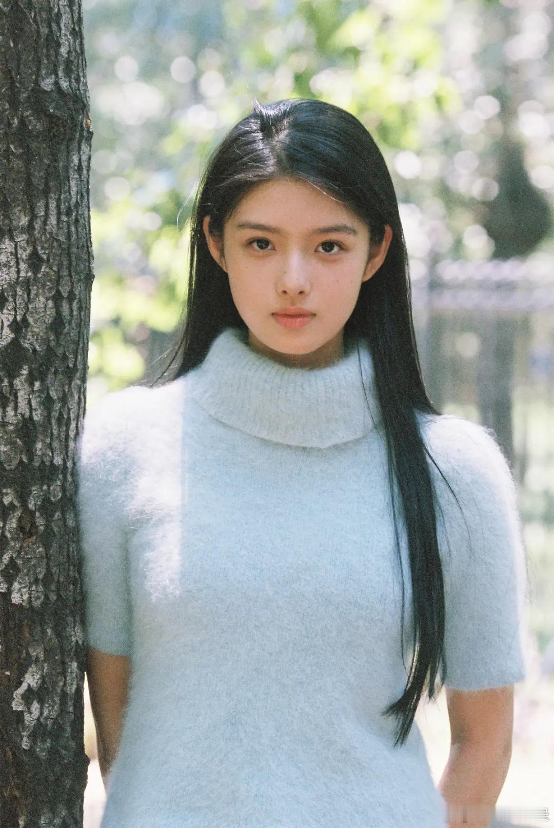 艾米妹妹审美一般啊，团队真的好废，本来看起来也不薄，再搞这么厚实的打扮真的灾难 