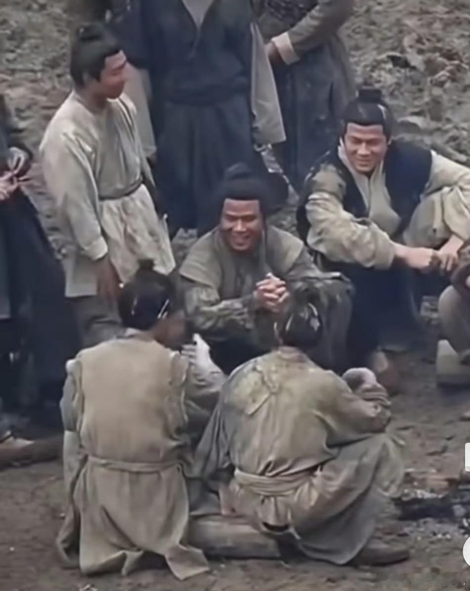 细节见人品！成毅对群演的暖心瞬间太圈粉
 
真的会被成毅的温柔戳到！戏外互动小合