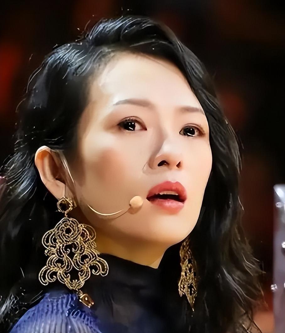 央媒发文，高调官宣章子怡新身份，被调查限制出境传闻早水落石出，当央媒公开授予她这