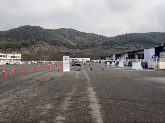 铂智7首轮动态测试开启，20万内纯电轿车终于有人认真做“质感”了。首轮媒体动态首