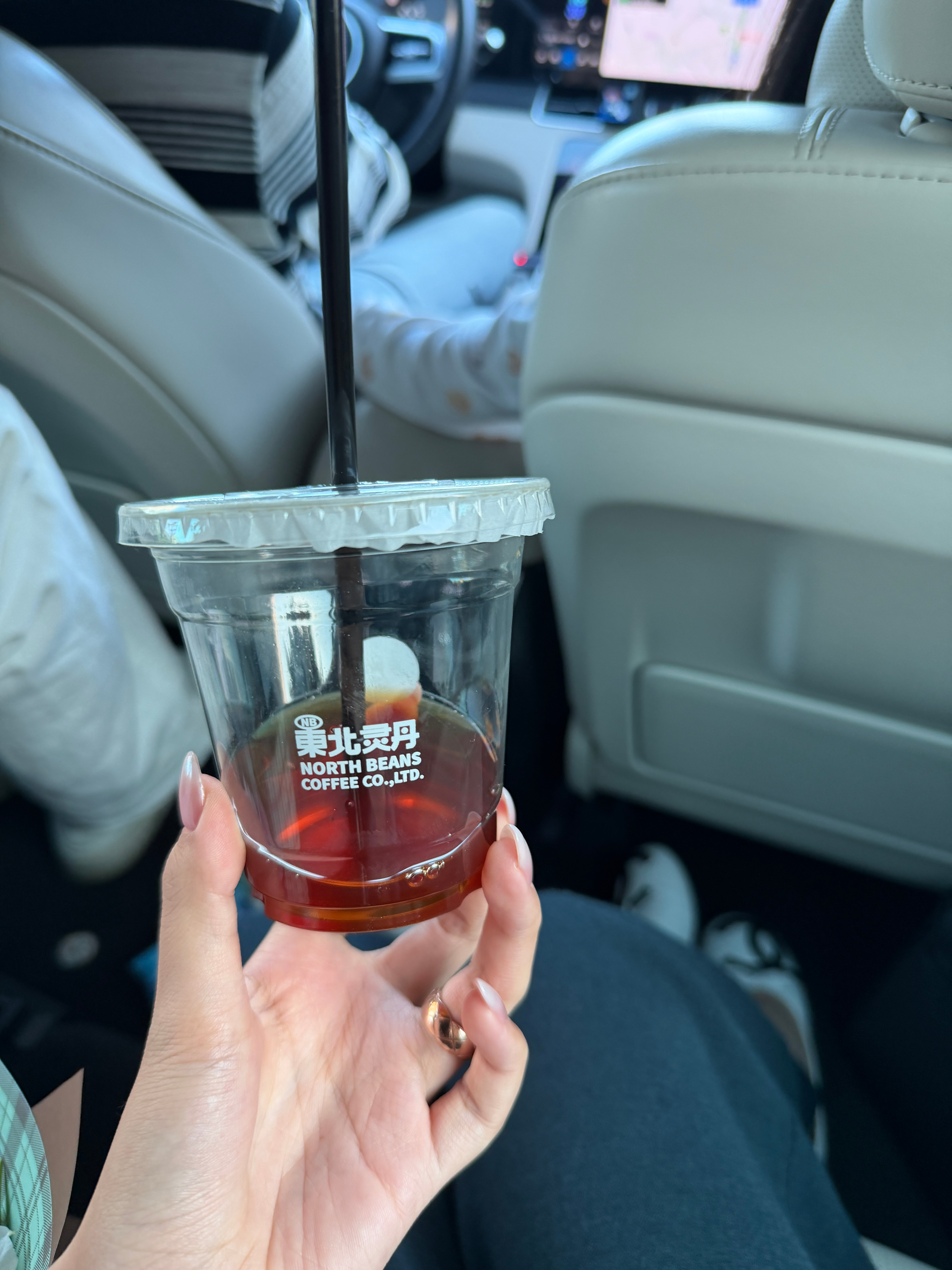 与阔别八天的爱夫汇合[揣手][揣手]弟弟的新女朋友还给我买了花花和小礼物 太会来
