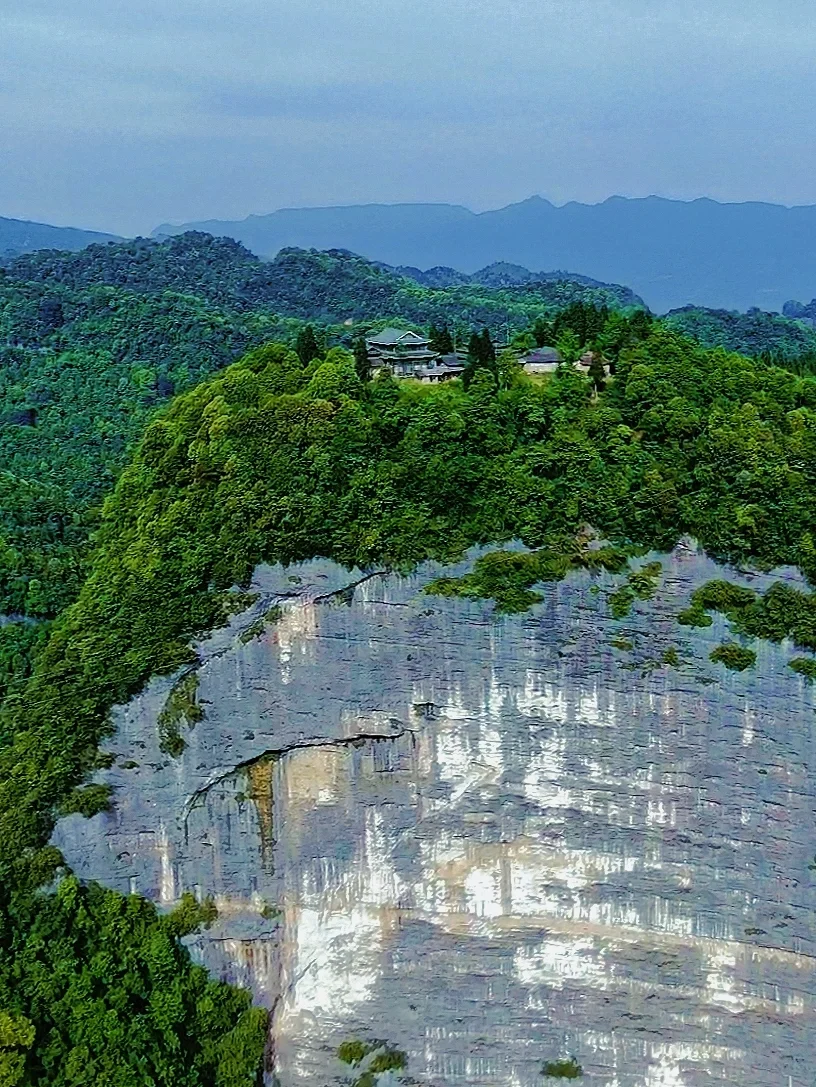 探秘超灵验古刹｜徒步隐藏在深山悬崖的寺庙
