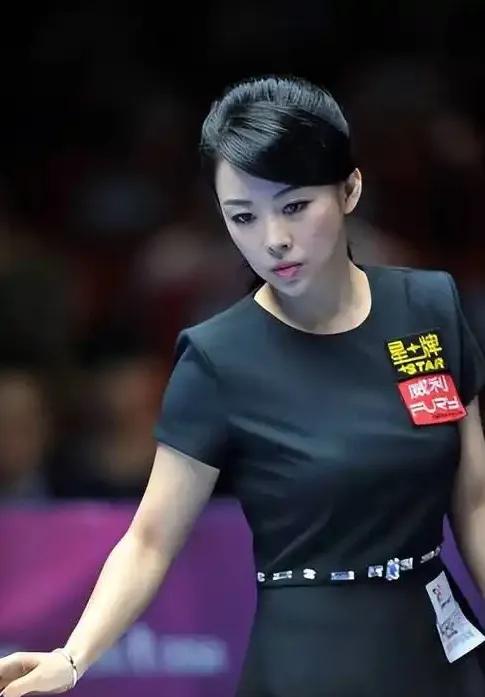 40岁身价8亿无人敢娶，曾公开了四条择偶标准，应征者却寥寥无几，有网友还吐槽说：