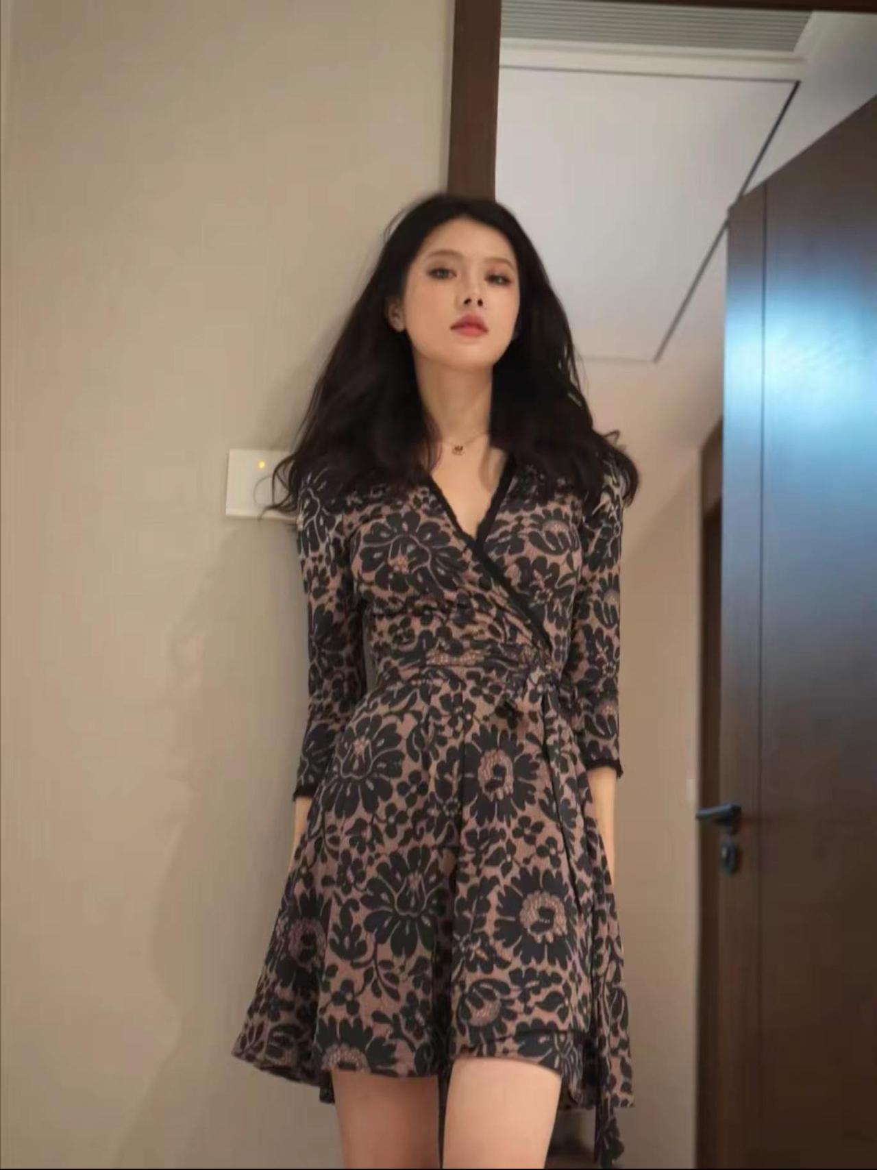 分手后不到一个月，小闵得知阿俊单位领导要给他介绍对象，那股刻在骨子里的傲慢与不甘