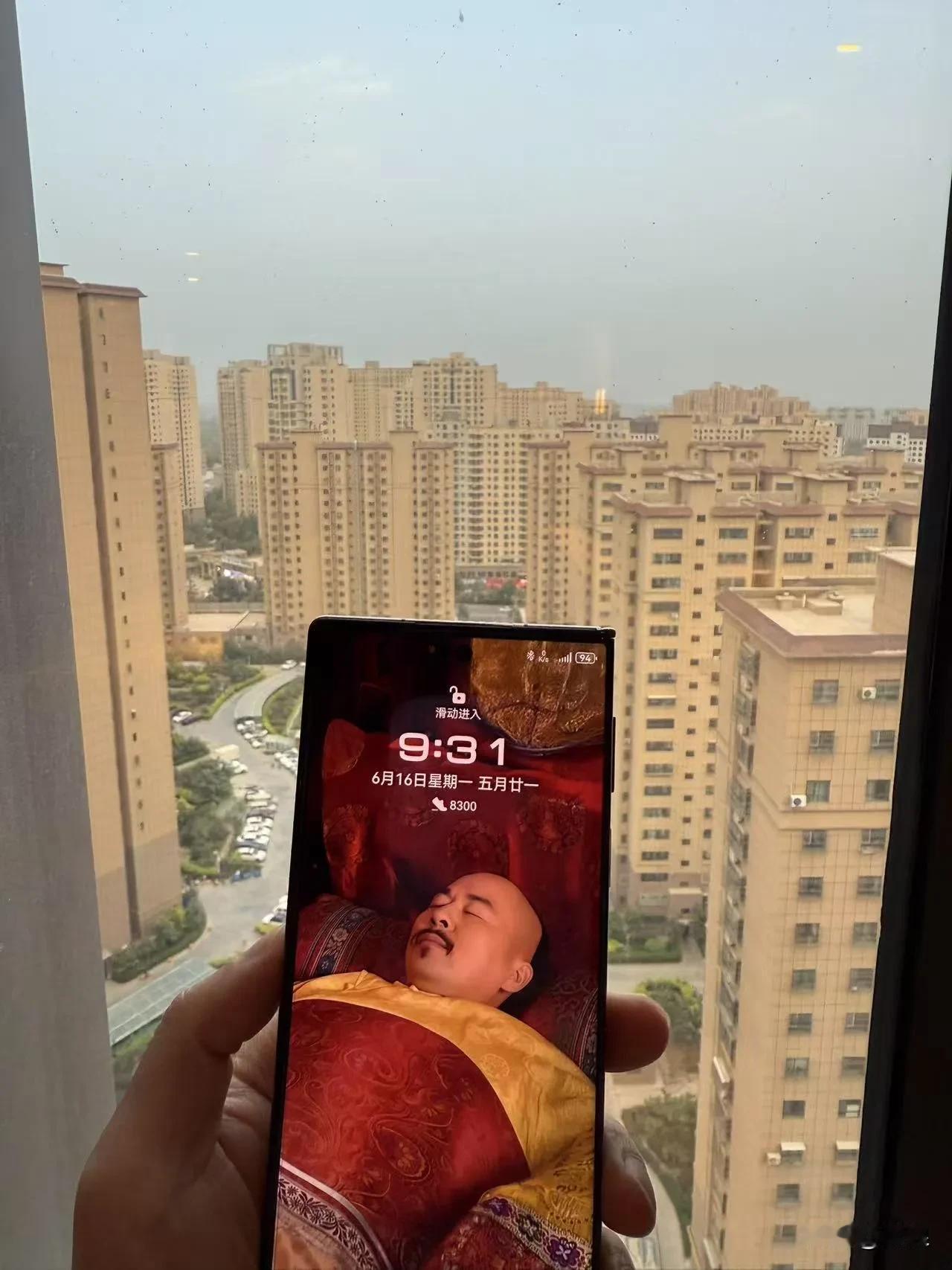 新疆的晚上9点半，外面天还这么亮！眼睛说“该睡了”，大脑说“不行，天还亮着！” 