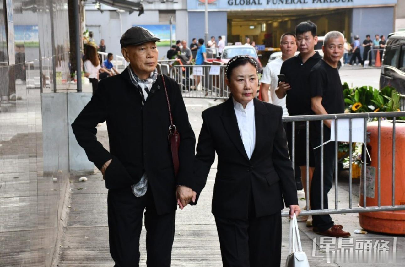 香港著名武术指导唐佳于6月23日坠楼身亡，终年88岁。相隔十日，唐佳妻子雪妮于7
