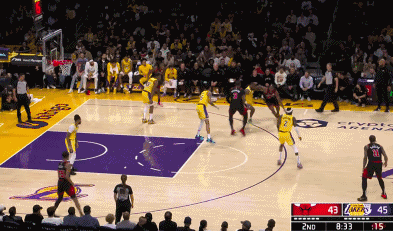 湖人奇兵！范德比尔特抢断反击重扣轰下11分，打停公牛！
北京时间1月26日，湖人