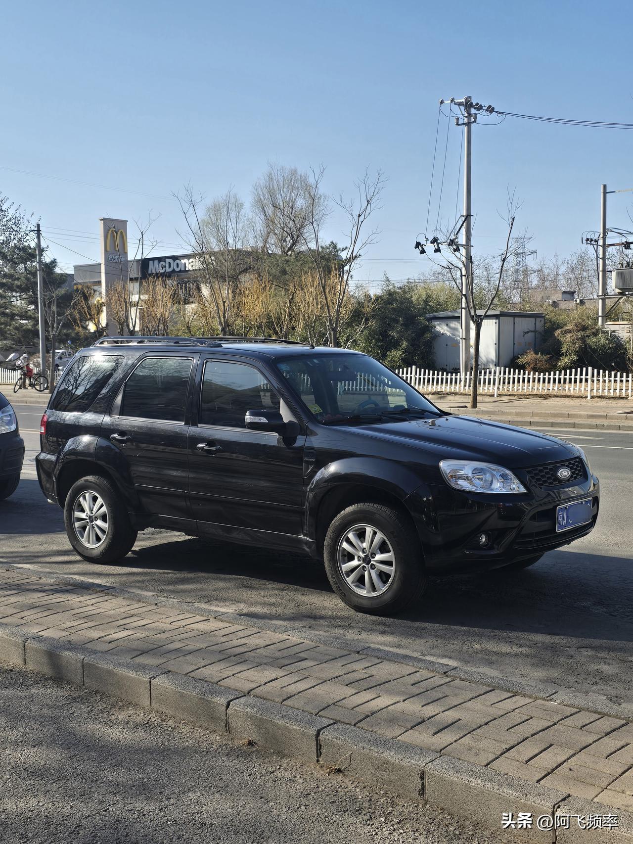 北京街头偶遇一辆台湾版的福特翼虎Escape。
台版福特翼虎Escape，来自“