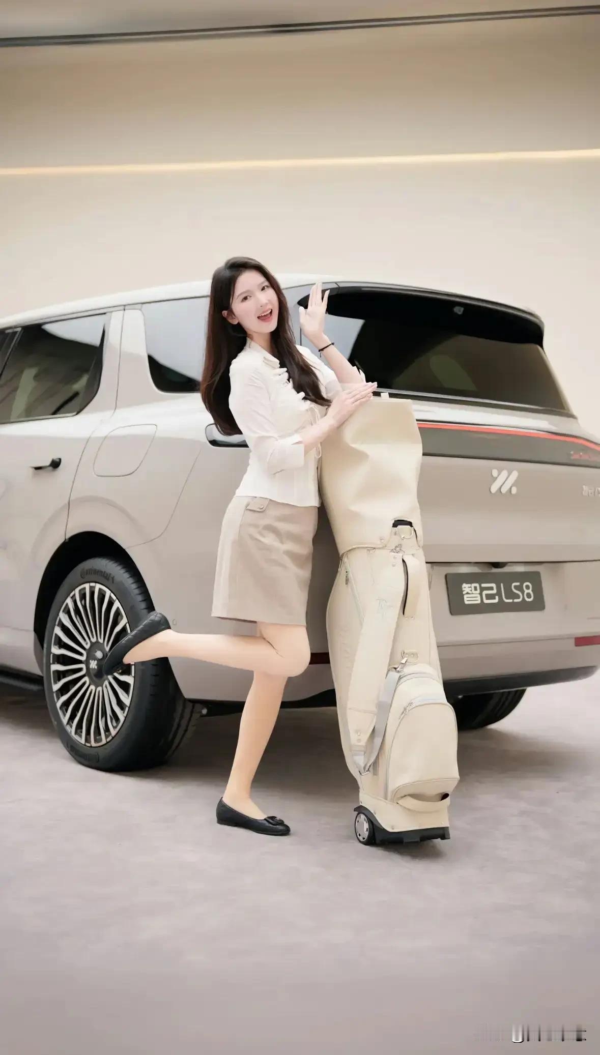 在竞争激烈的车市，上汽智己火力大开，重磅推出智己LS8 ，25万即高配，堪称一步