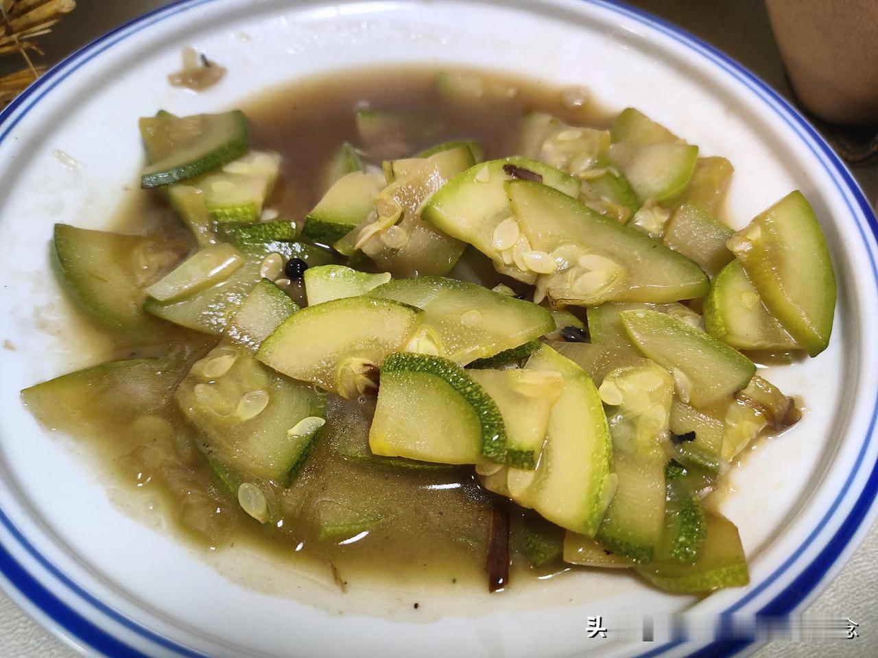 有些人，为了自己的那点欲望，做的很卑微，并且还色胆包天。

我认识个跑运输的师傅