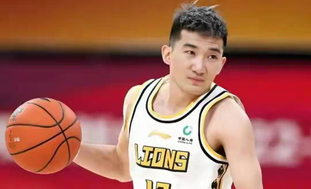 这段信息传达的核心是：孙铭徽在总决赛G4里几乎没发挥到进攻端，且时间也很短。具体