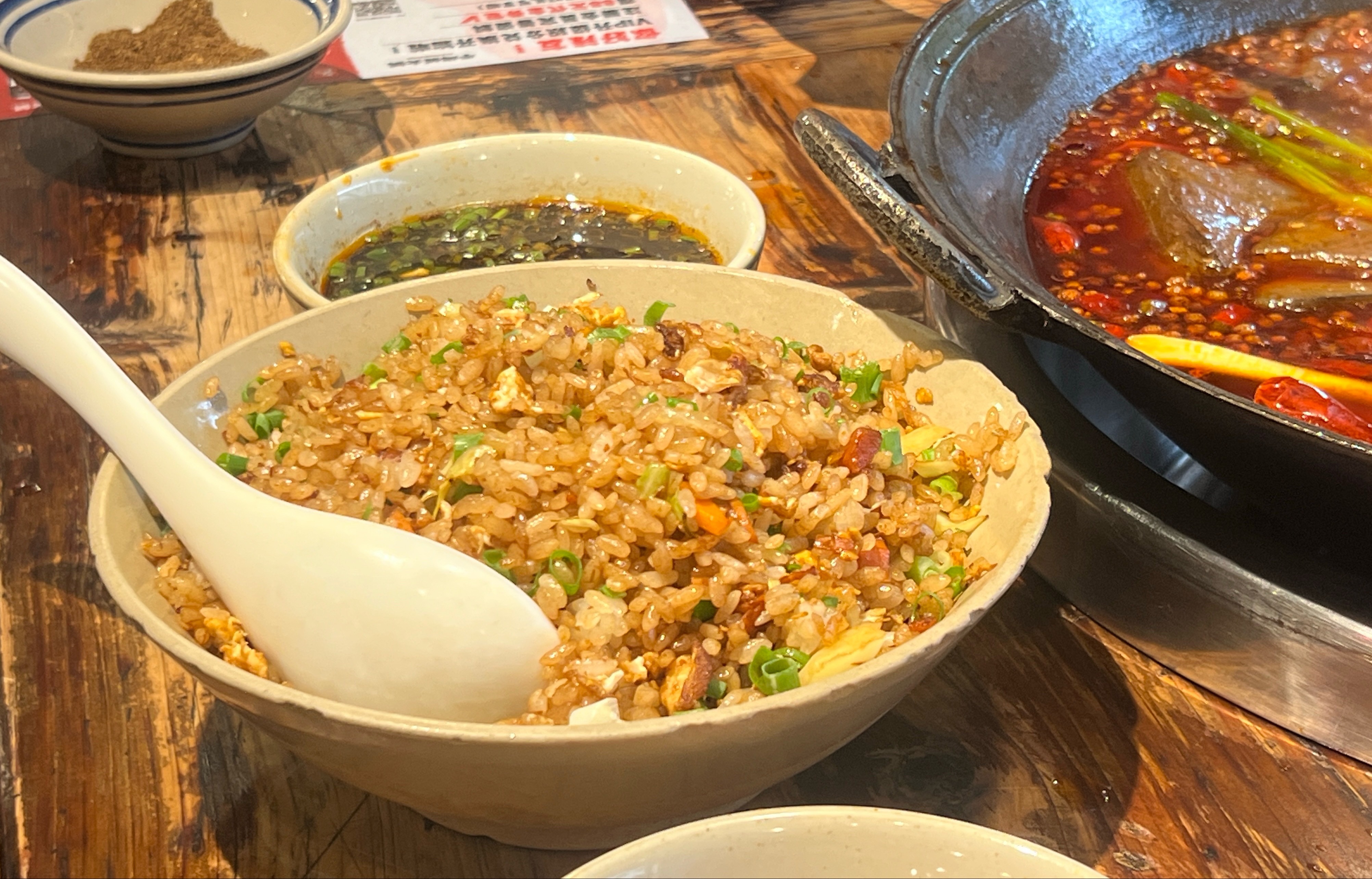 好久没吃火锅了 get了火锅煮抄手。吃喝同时已经囤好了这周的蔬菜还打包了饭满足 