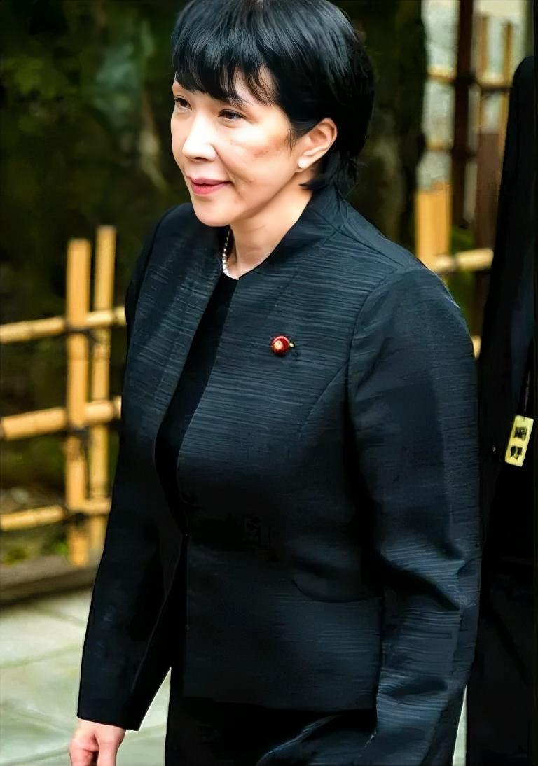 估计高市早苗自己被气笑了

高市费尽心思当选成为日本史上首位女首相，原本以为可以