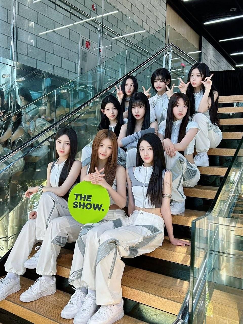 13岁，出道即巅峰，当天晚上就塌了房。

北京女孩盛艾敬，刚在韩国以新女团成员的
