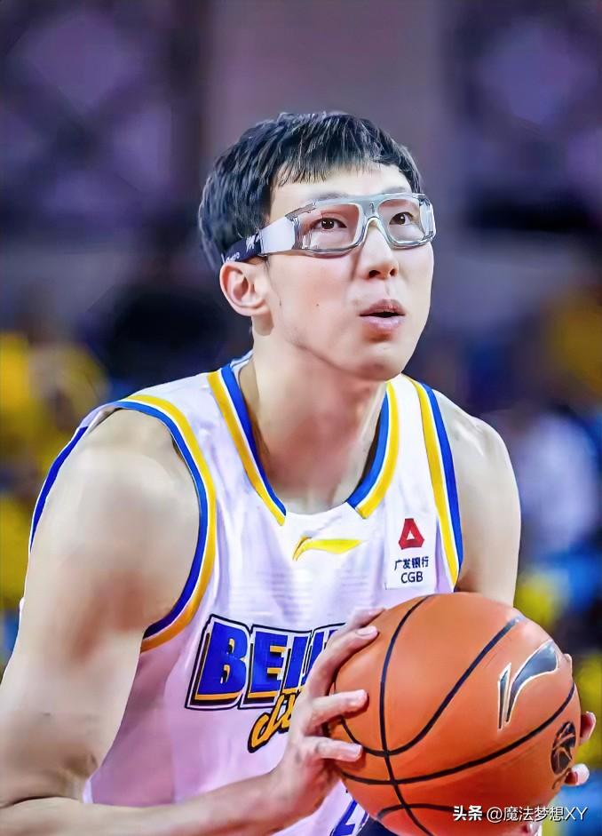 看到赵睿指导周琦练罚球
我真的绷不住了
不是手型的问题，而是对于
周琦来说现在才