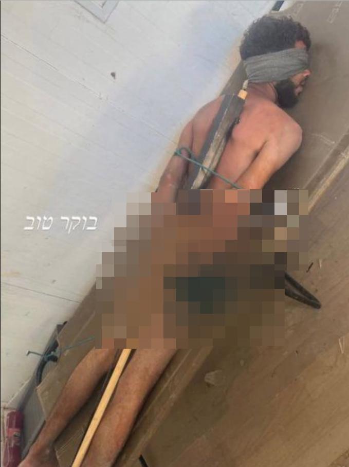 以色列媒体发布的一张来自加沙的年轻巴勒斯坦男子的照片，这是以色列在加沙残酷绑架和