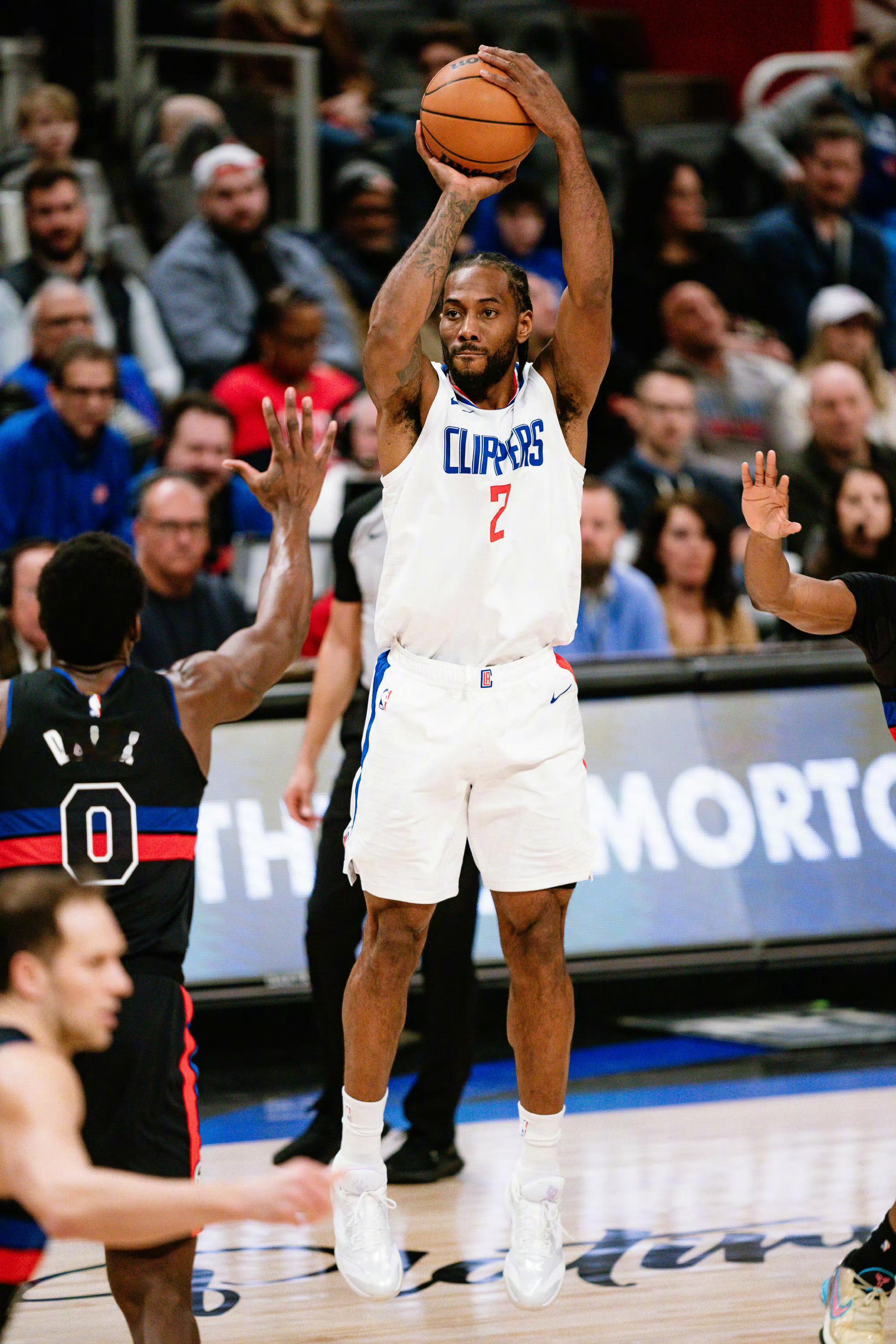 伦纳德是众所周知的大赢家一、被马刺队选中后，遇见好的伯乐调整投篮手型，开启巨星之