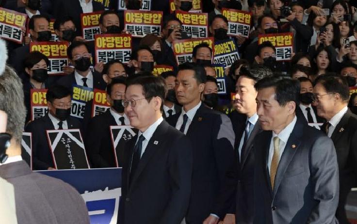 急报！首尔国会今天现场紧张，明年开支演说引发对峙！
 
据最新报道，李在明在国会