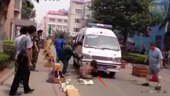 “天理何在！”山东，一女教师开车撞飞母女两人，她不仅不打120，还在120赶来后
