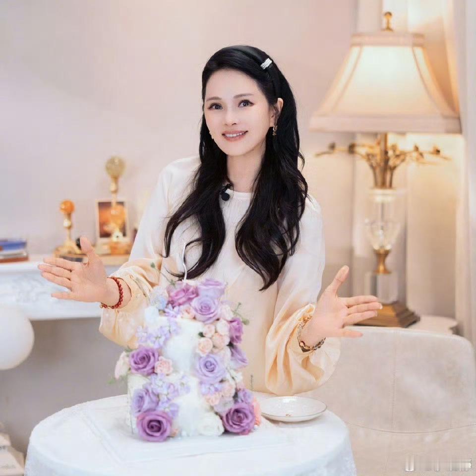 伊能静尝试生酮饮食半年瘦到86斤在我印象里她唱歌演戏都挺可以的就是这些年很久没有