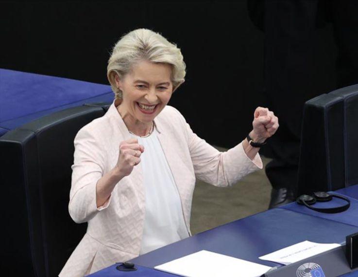 欧洲目前的当务之急，应该是学会自立自强，而不是什么都依靠美国。欧洲的防务安全还要