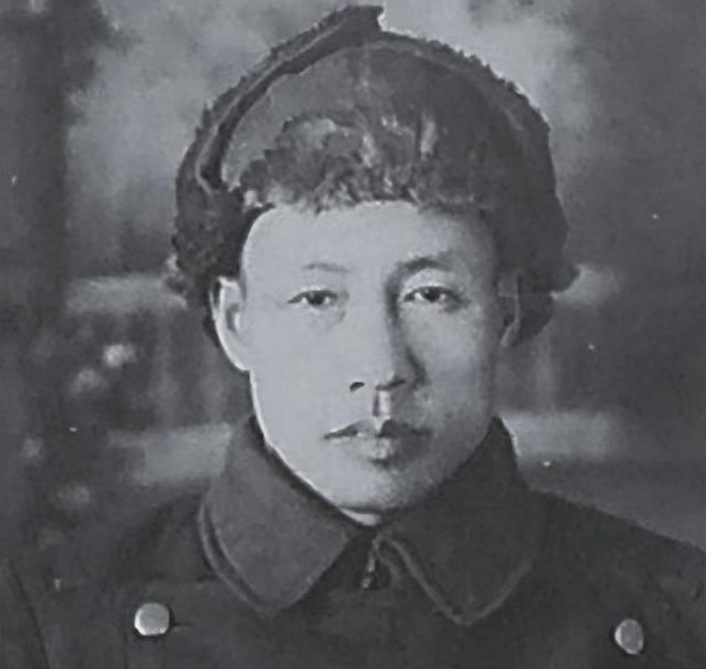 1940年，八路军游击队在战斗中缴获了一匹鬼子战马，游击队的政委跨上战马想要威风