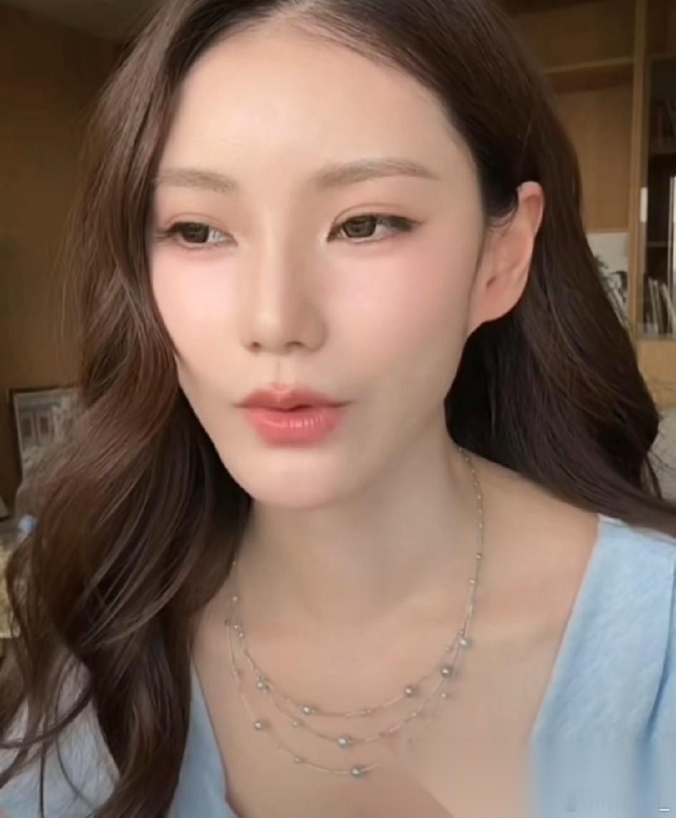 衣食无忧却缺陪伴，大S的两个孩子现状竟不如普通留守儿童！ 小杨阿姨直播时说小霖霖
