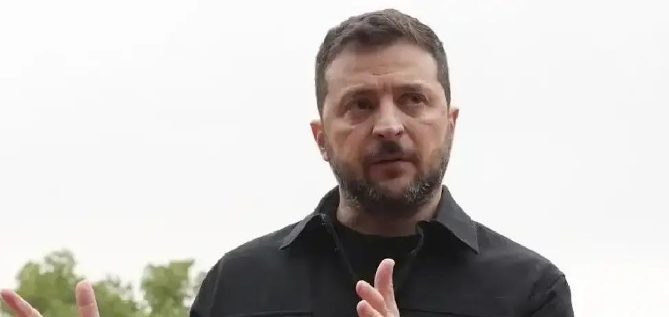 果不其然。
 
俄罗斯国防部突然宣布了，对乌克兰所谓“决策中心”实施了精确导弹打