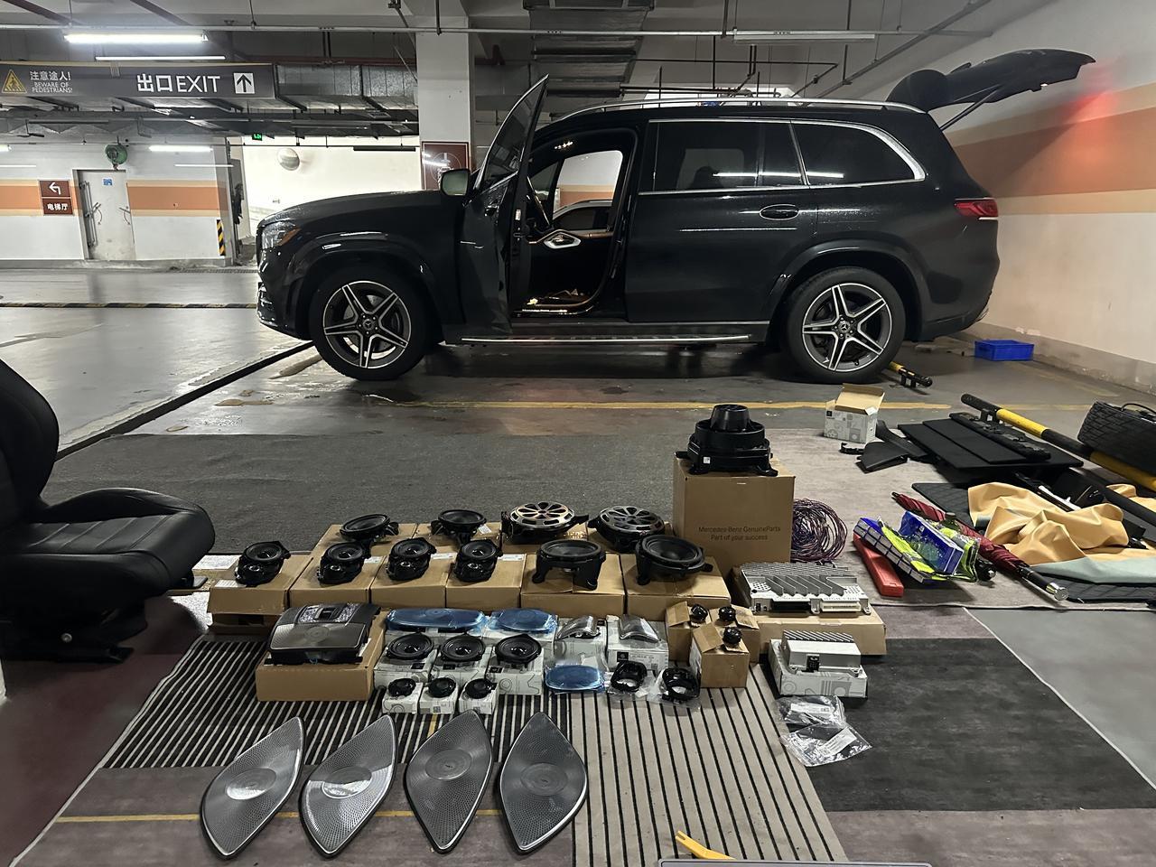 奔驰GLS450升级大柏林之声音响，全车一共26个扬声器，2台功放，整套音响1,