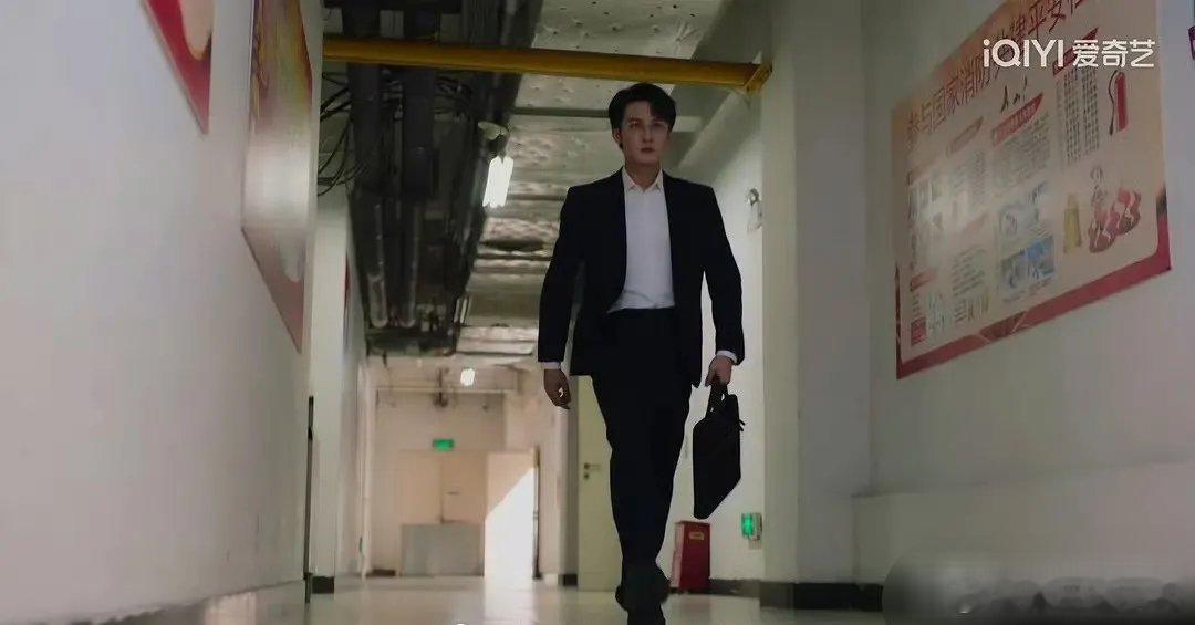 6月15日，檀健次和王楚然主演的《爱情有烟火》开播。该剧播出后，部分观众认为檀健